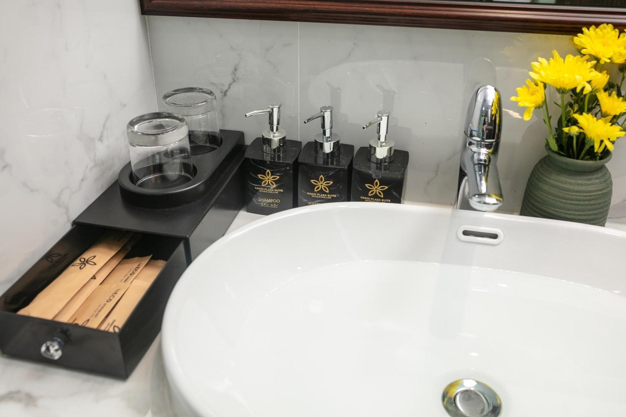 Hanoi Plaza Suite Hotel & Spa Extérieur photo